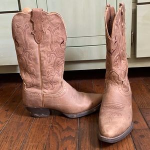 Size 6.5 ladies Justin cowgirl boots. SFHome